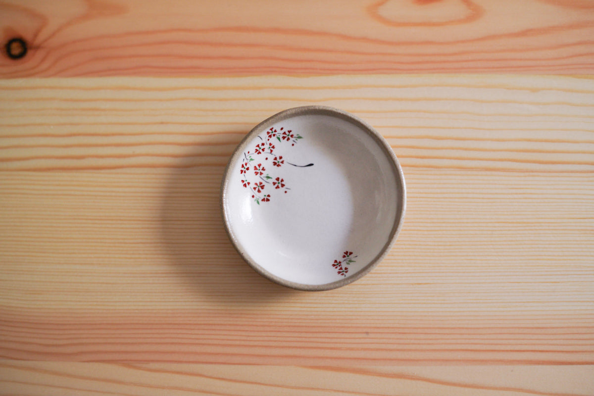工房kuromiya | 白化粧色絵 豆皿 / 桜