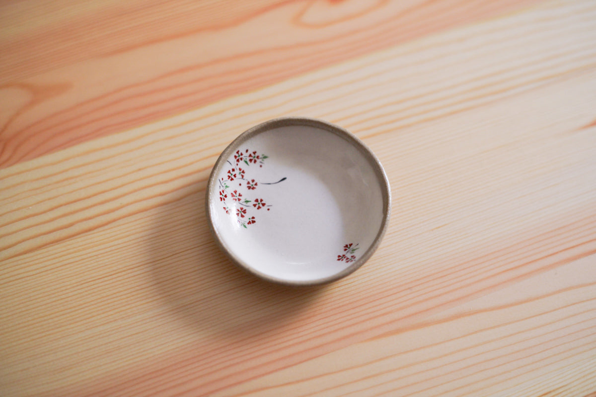 工房kuromiya | 白化粧色絵 豆皿 / 桜