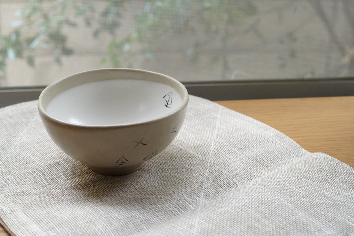 工房kuromiya | 白化粧色絵 ご飯茶碗 / かもめとヨット