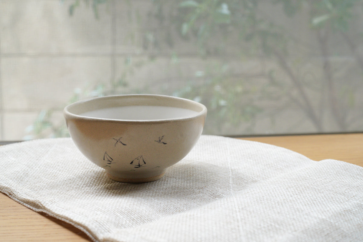 工房kuromiya | 白化粧色絵 ご飯茶碗 / かもめとヨット
