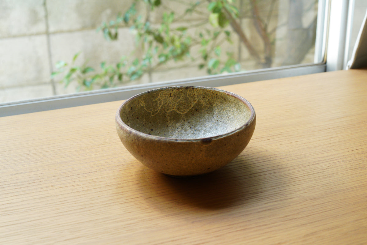 馬渡新平 | ヒビ粉引 丸鉢 / 4.5寸