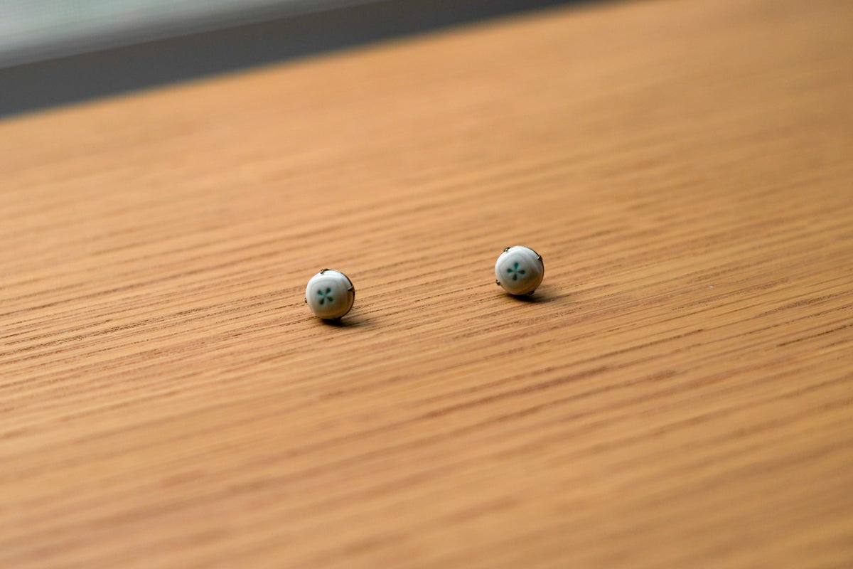 森本浩司 | 小花のピアス / エメラルド