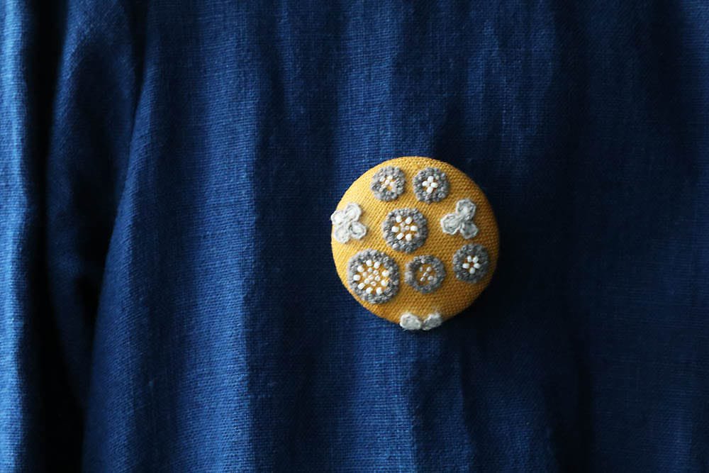菅間岬 - soji | ウール刺繍ブローチ - いつかの宝探し