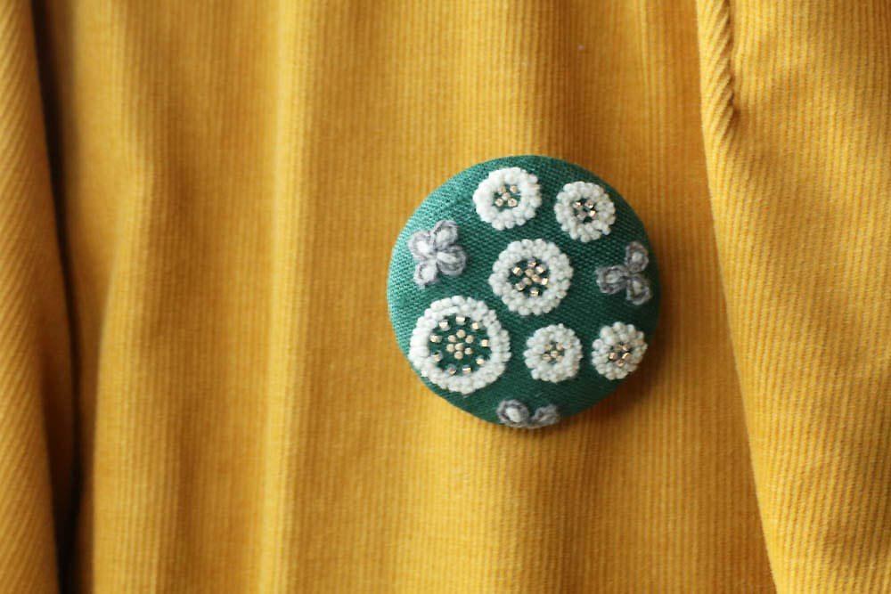 菅間岬 - soji | ウール刺繍ブローチ - いつかの宝探し
