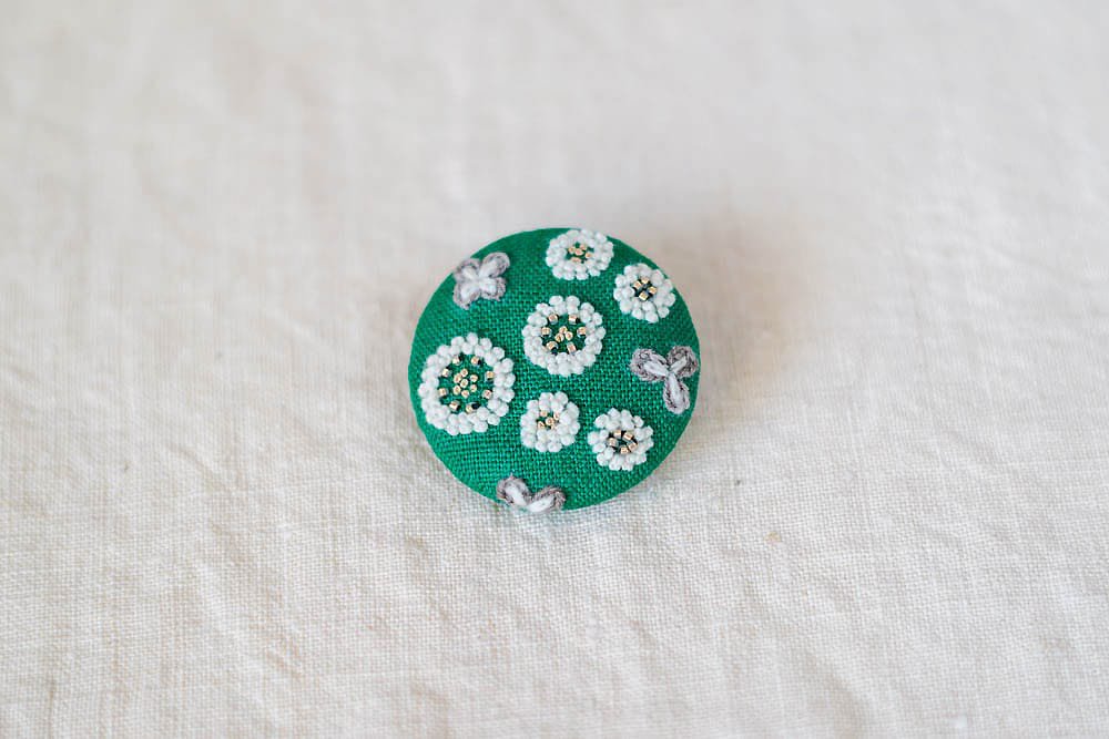 菅間岬 - soji | ウール刺繍ブローチ - いつかの宝探し