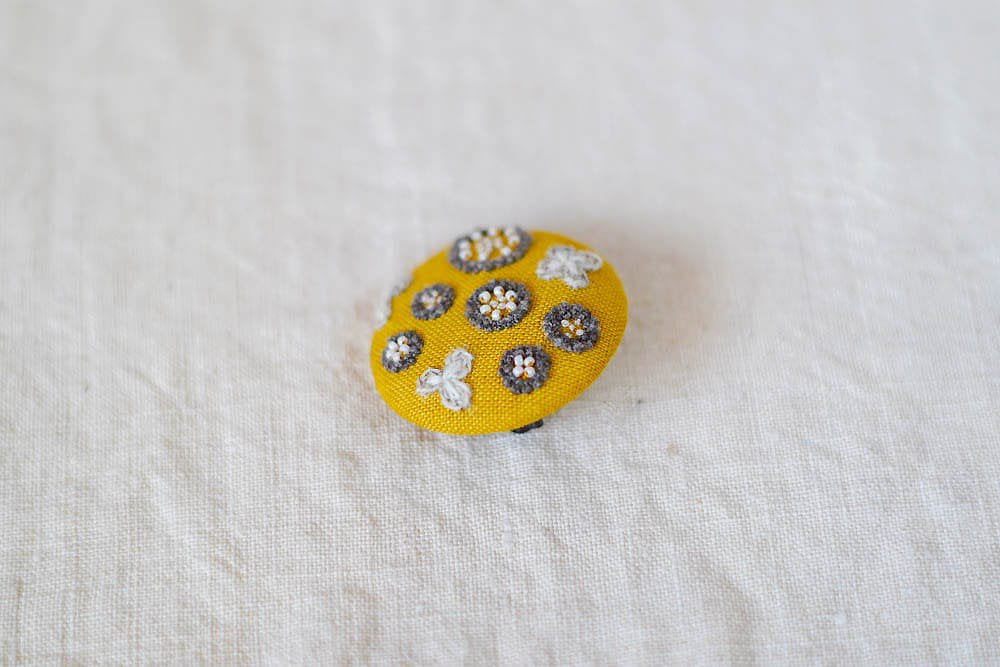 菅間岬 - soji | ウール刺繍ブローチ - いつかの宝探し