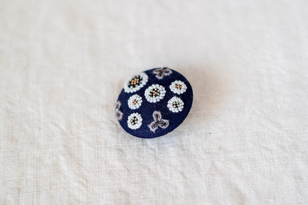 菅間岬 - soji | ウール刺繍ブローチ - いつかの宝探し