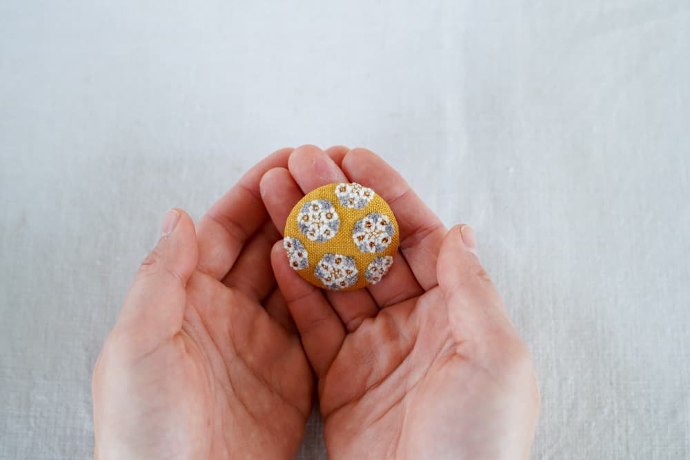 菅間岬 - soji | ウール刺繍ブローチ - 小さな花の集い