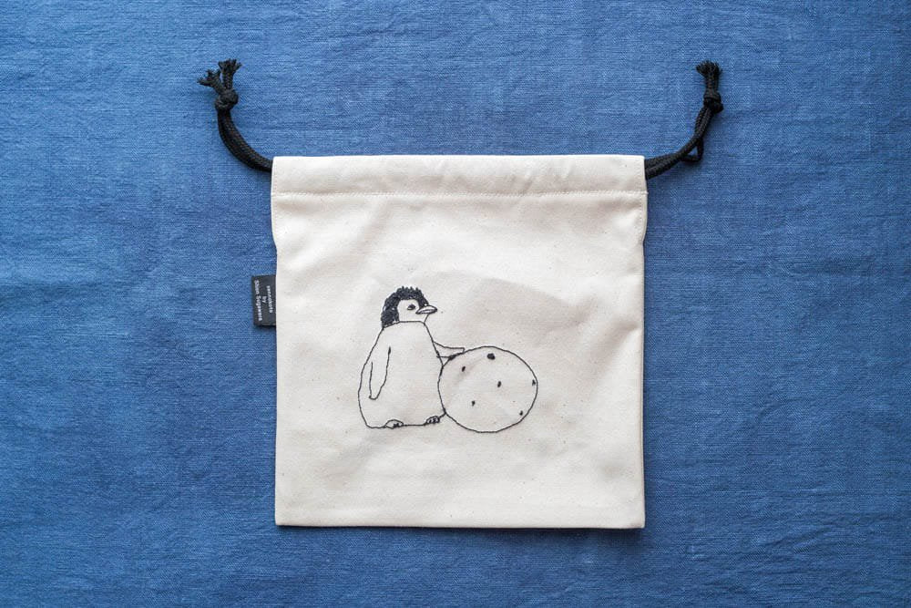 sennokoto by Shion Sugawara | 巾着 - 両面刺繍 親子ペンギン & ミカン