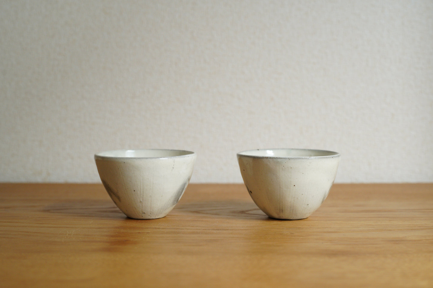 戸津圭一郎 | 粉引 くし目 丸小鉢