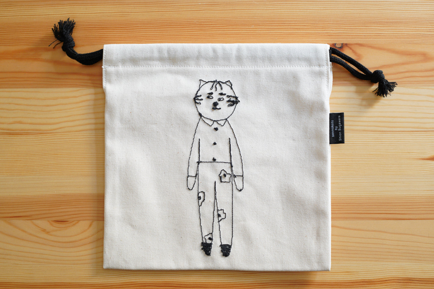 sennokoto by Shion Sugawara | 巾着 両面刺繍 / 花柄ネコ