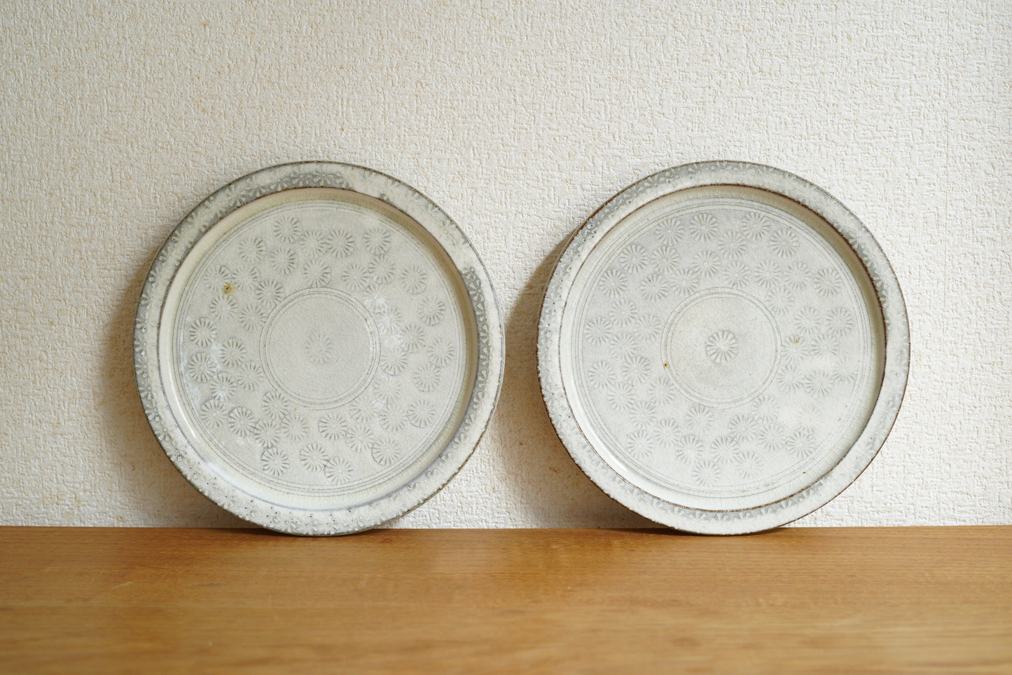 戸津圭一郎 | 三島 6寸皿 / 白 / 印花