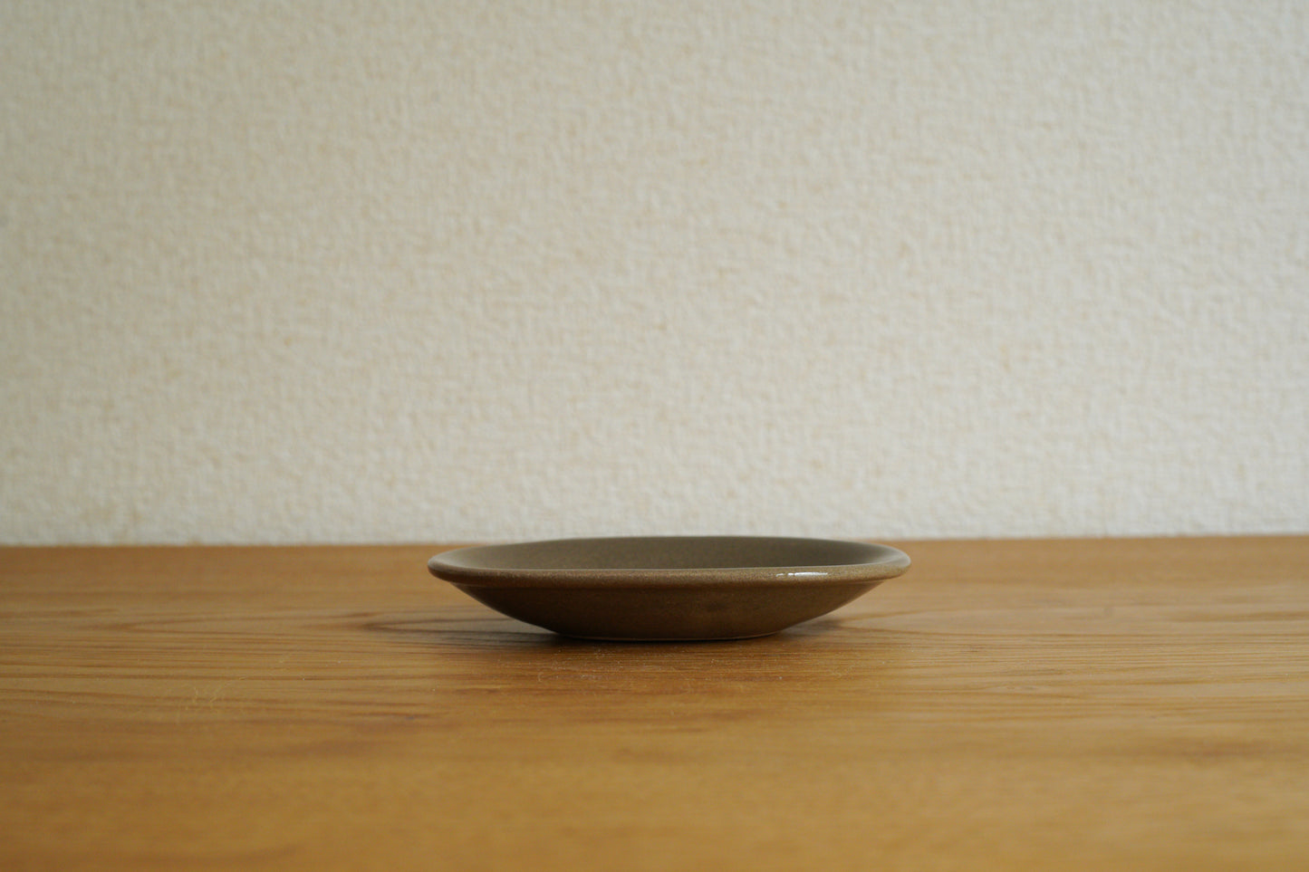 陶房マルヨウ | たまご型豆皿 / グレージュ