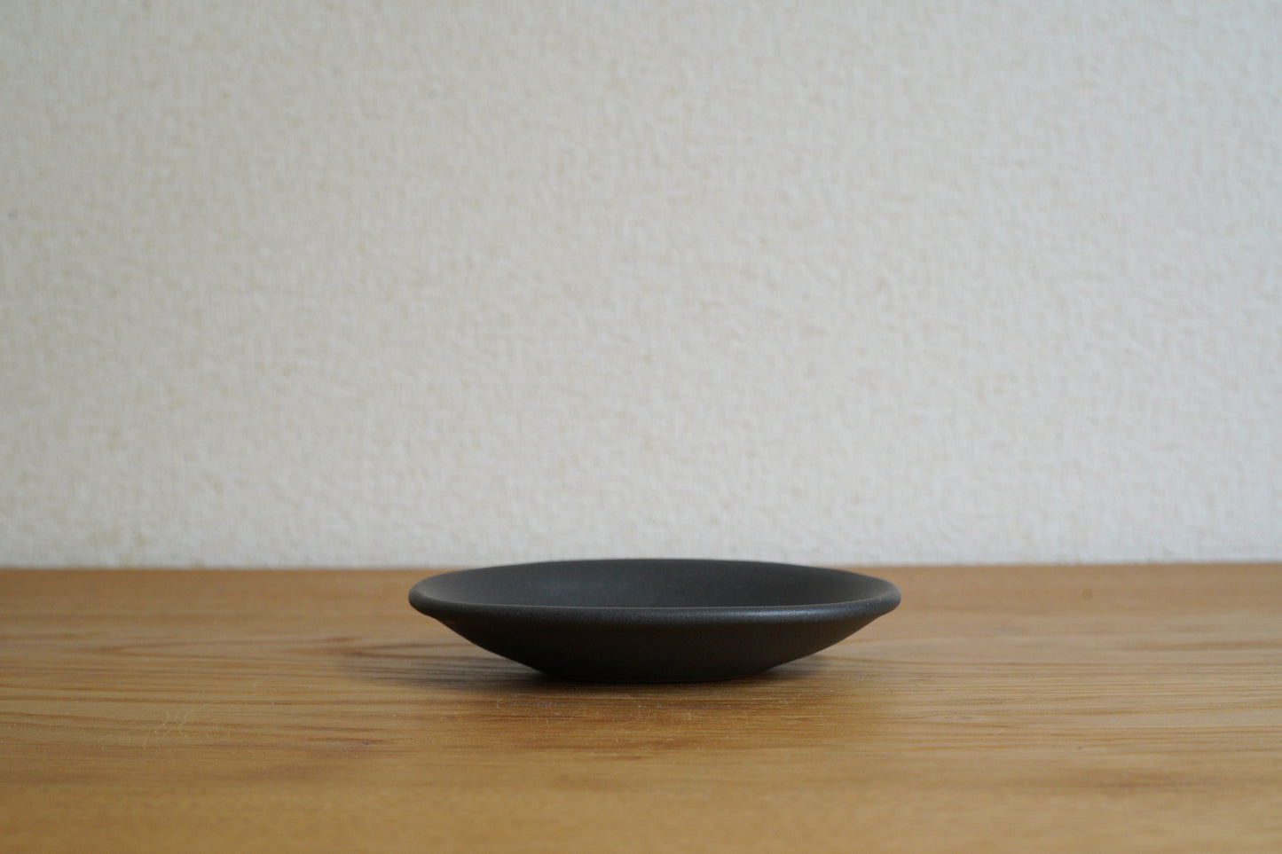 陶房マルヨウ | たまご型豆皿 / 黒