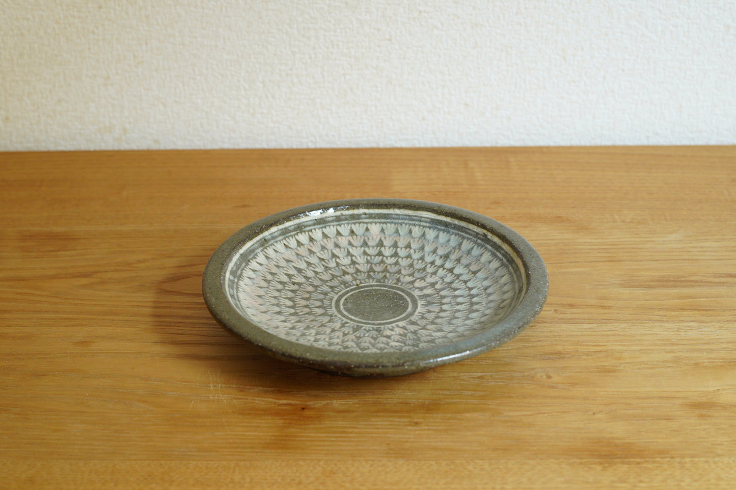 岡村宜治 | 三島手 皿 / 6寸