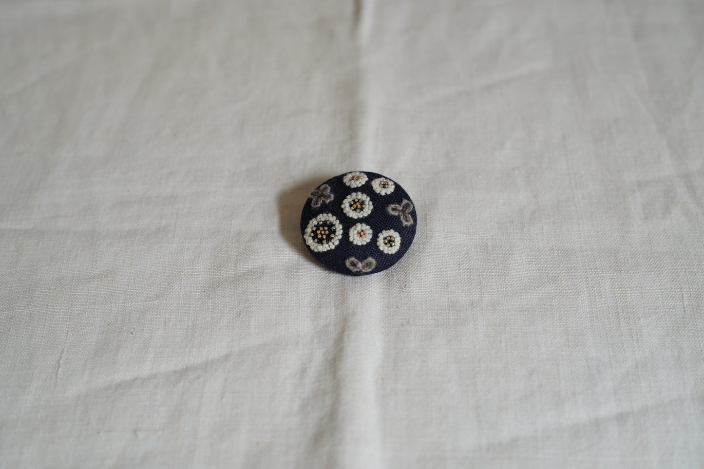 菅間岬 - soji | ウール刺繍ブローチ / いつかの宝探し