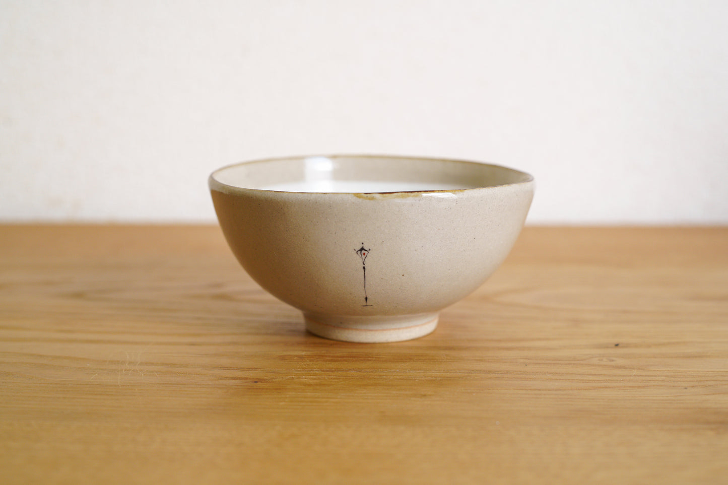 工房kuromiya | 白化粧色絵 ご飯茶碗 / 自転車と街灯