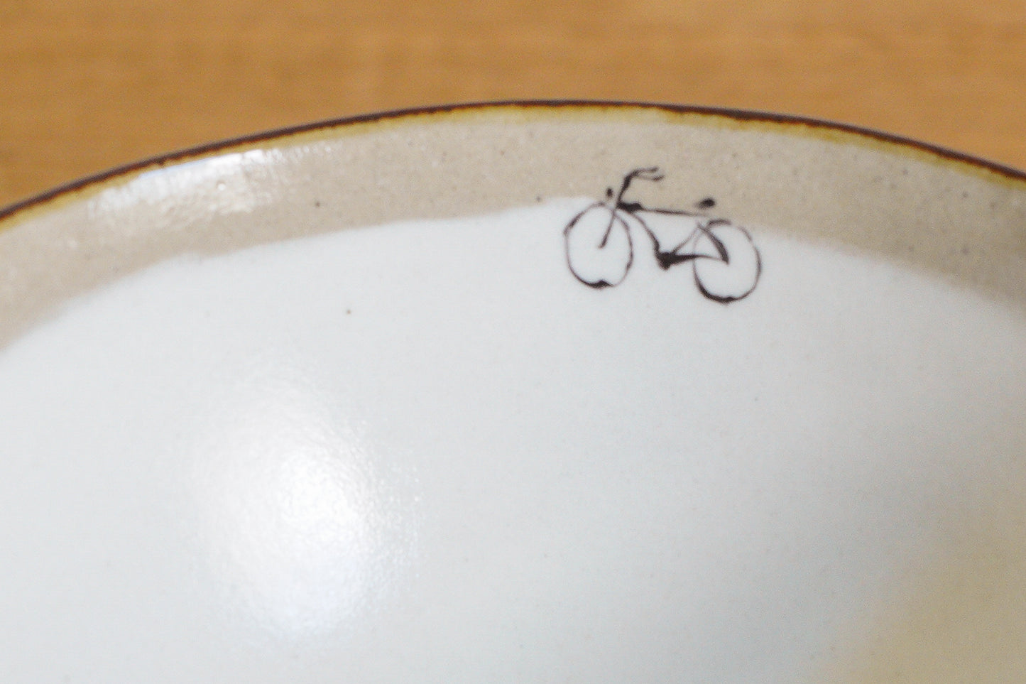 工房kuromiya | 白化粧色絵 ご飯茶碗 / 自転車と街灯