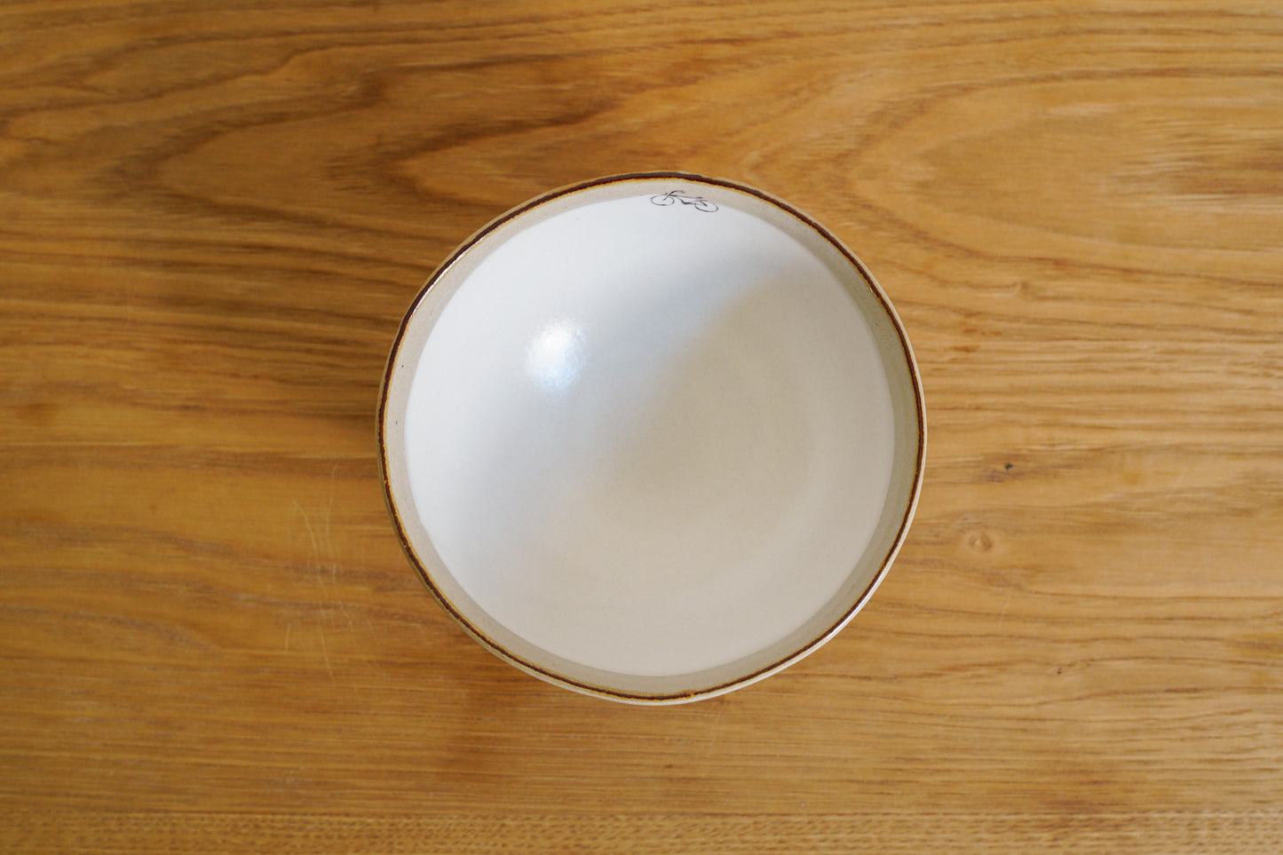 工房kuromiya | 白化粧色絵 ご飯茶碗 / 自転車と街灯