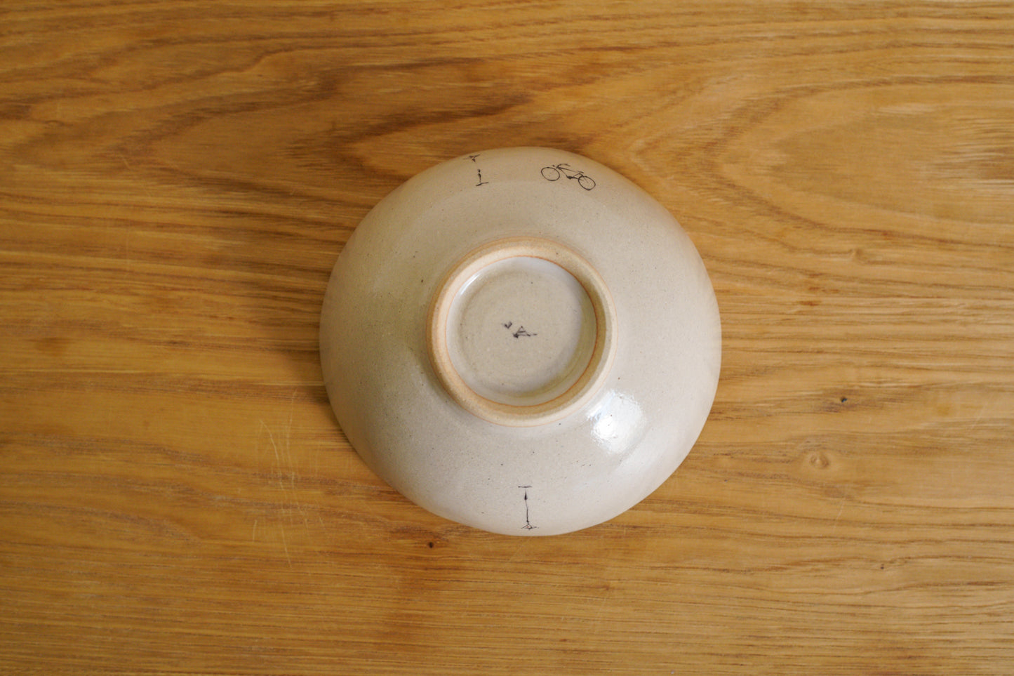 工房kuromiya | 白化粧色絵 ご飯茶碗 / 自転車と街灯