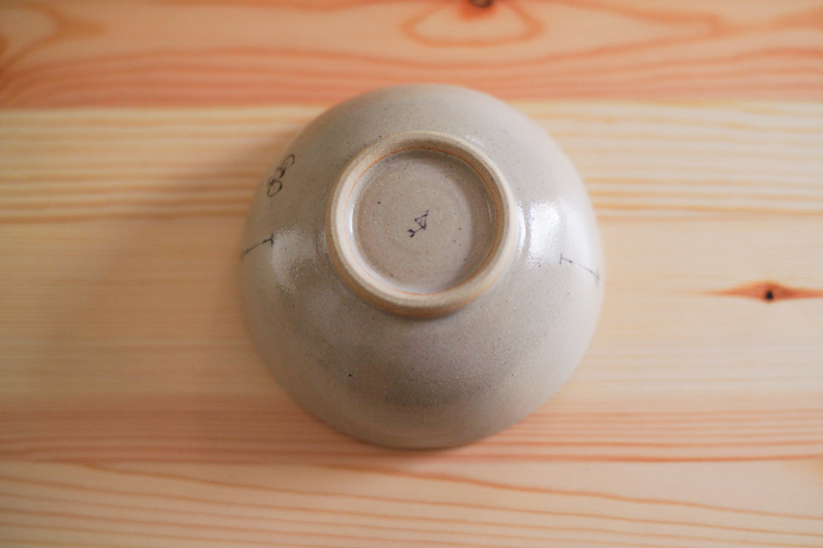 工房kuromiya | 白化粧色絵 ご飯茶碗 / 自転車と街灯