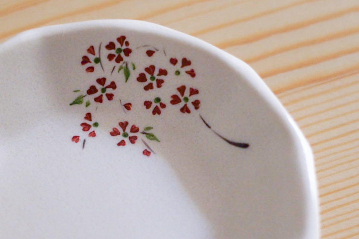 工房kuromiya | 色絵十二角 豆皿 / 桜