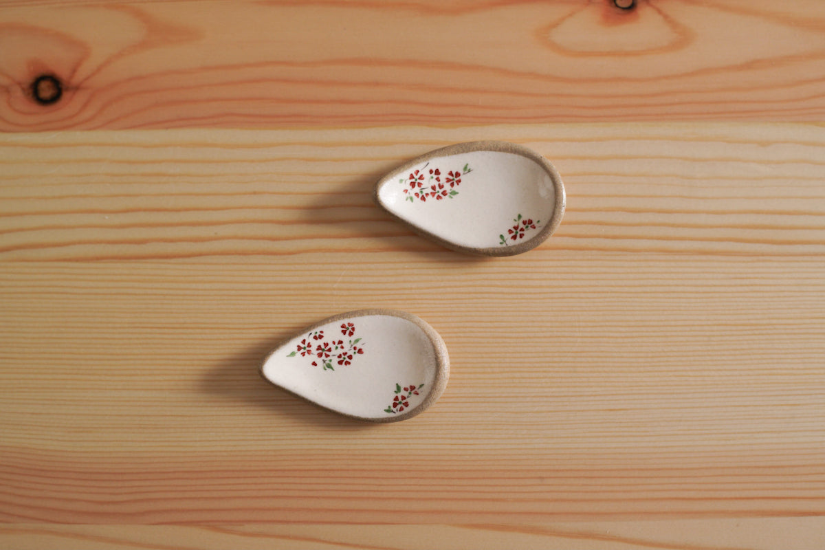 工房kuromiya | 白化粧色絵 箸置き / 桜