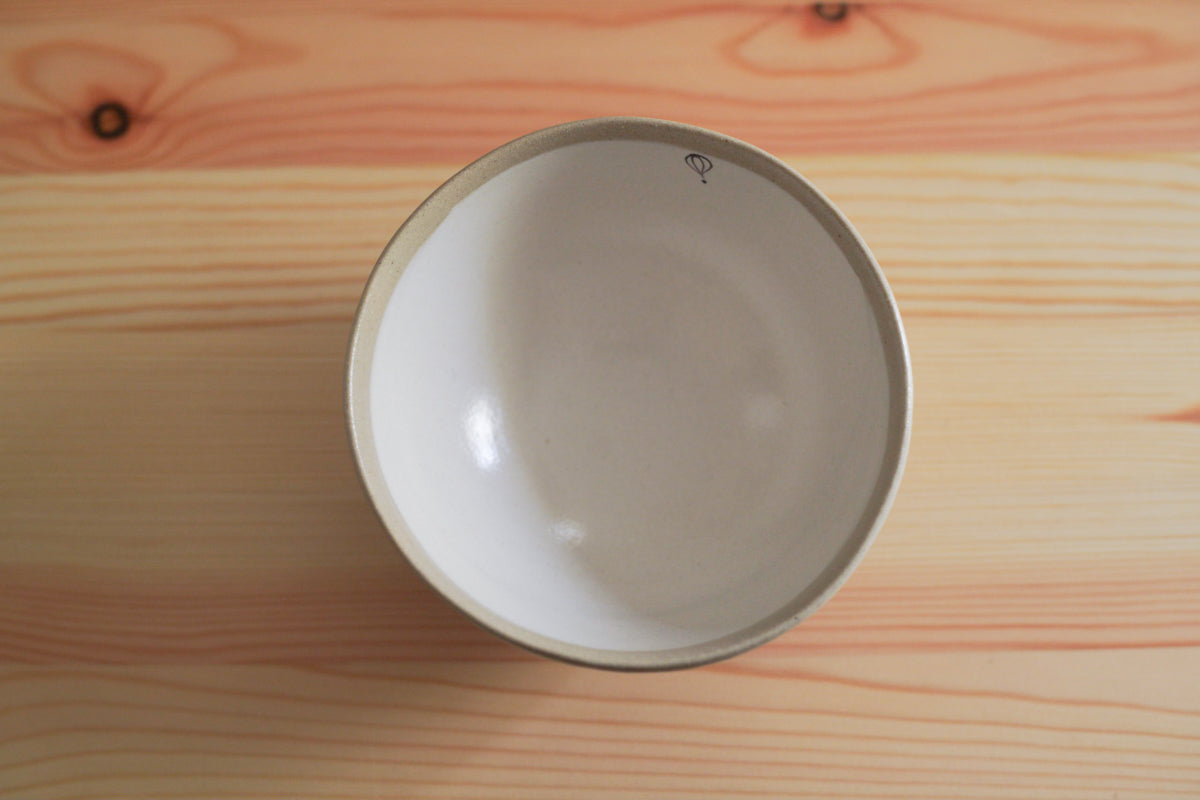 工房kuromiya | 白化粧色絵 ご飯茶碗 / 気球