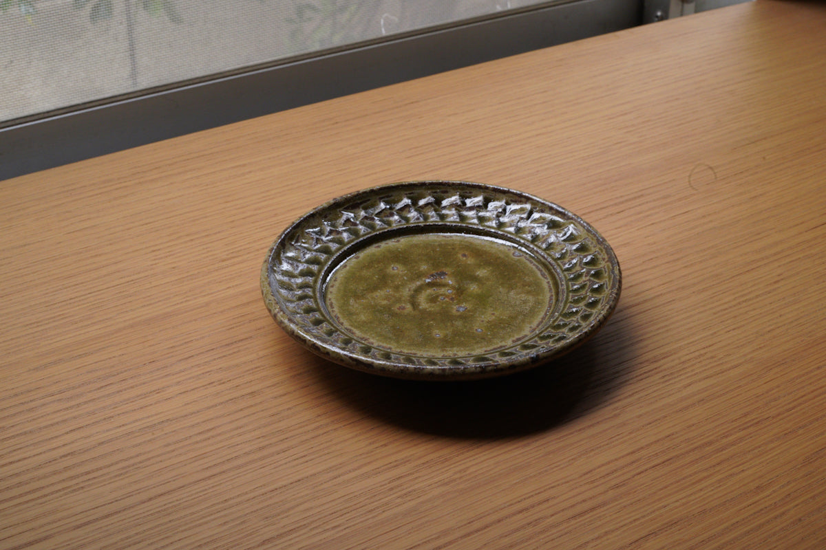 岡村宜治 | 灰釉皿 / 5寸