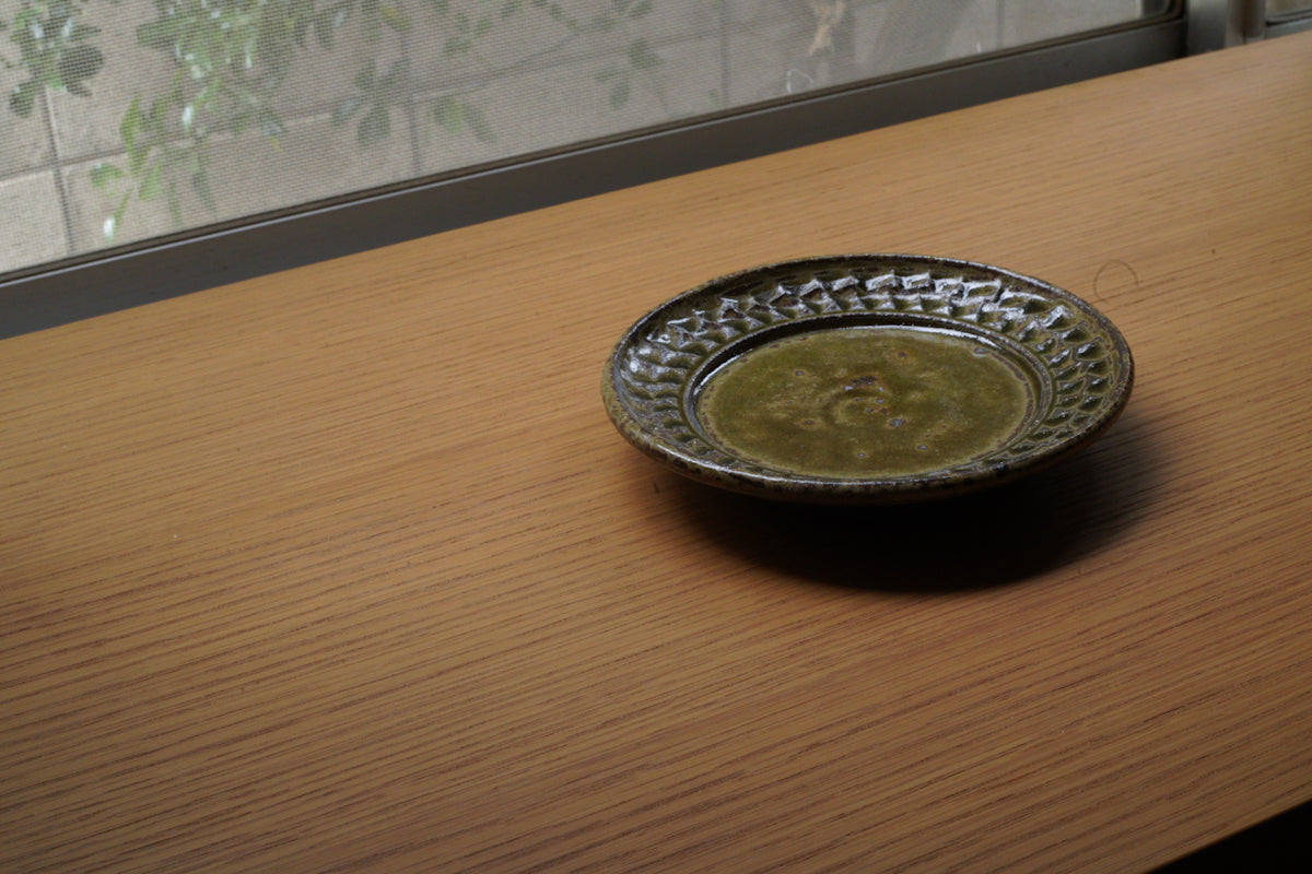 岡村宜治 | 灰釉皿 / 5寸