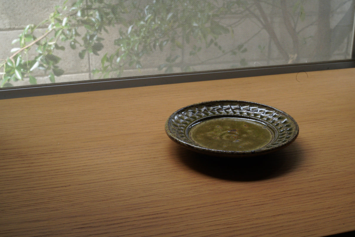 岡村宜治 | 灰釉皿 / 5寸