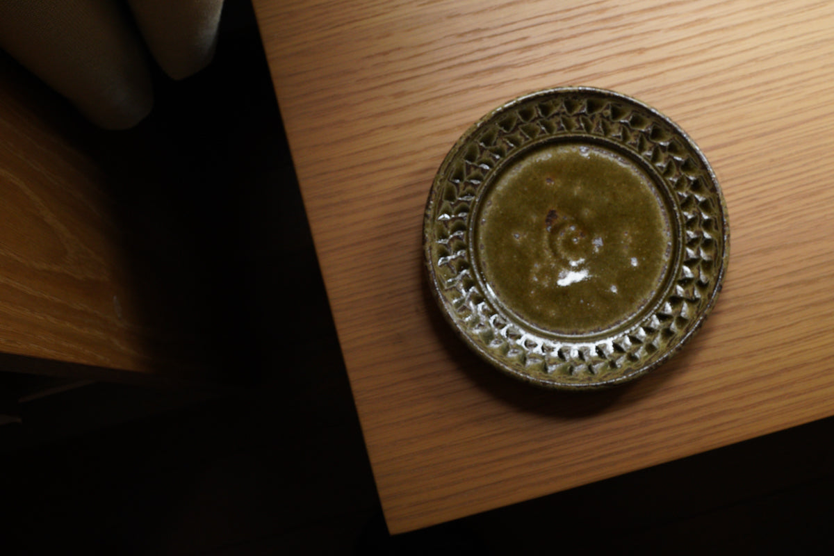 岡村宜治 | 灰釉皿 / 5寸