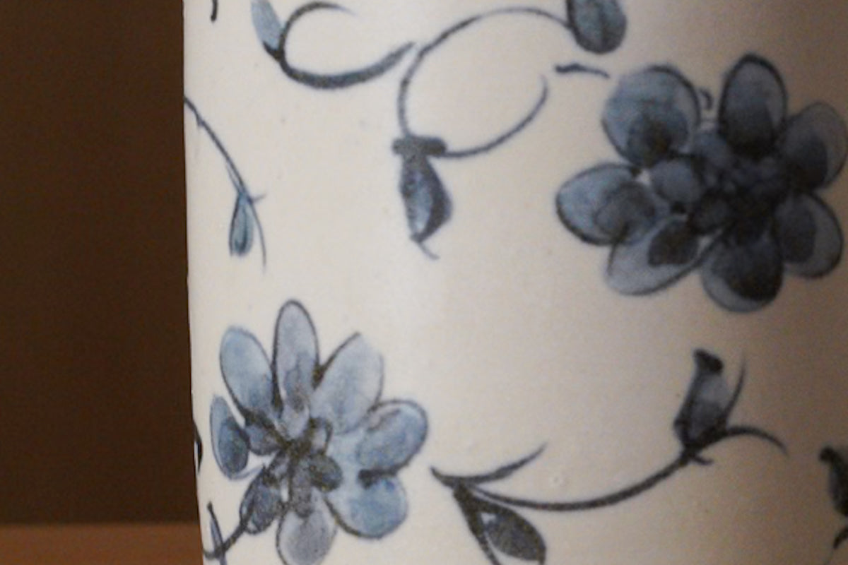 樋口萌 | 染付花唐草カップ