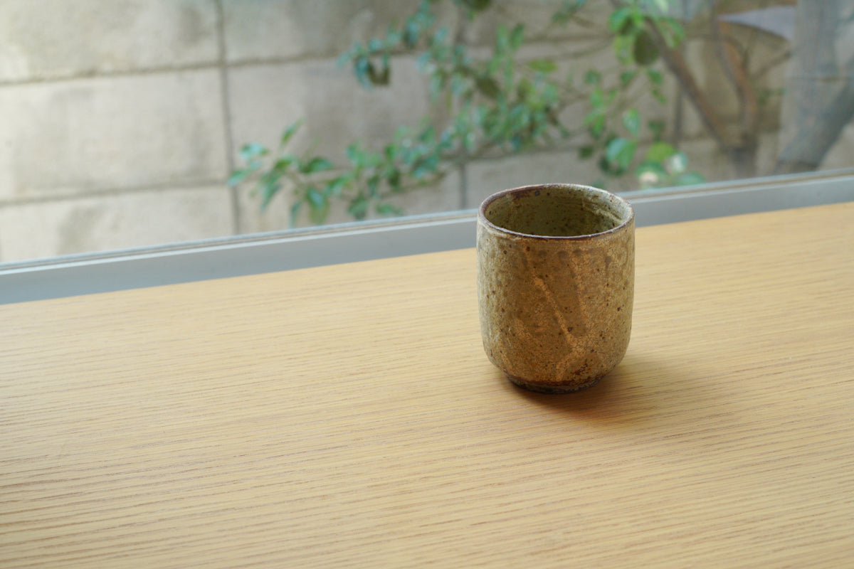 馬渡新平 | ヒビ粉引 ゆのみ
