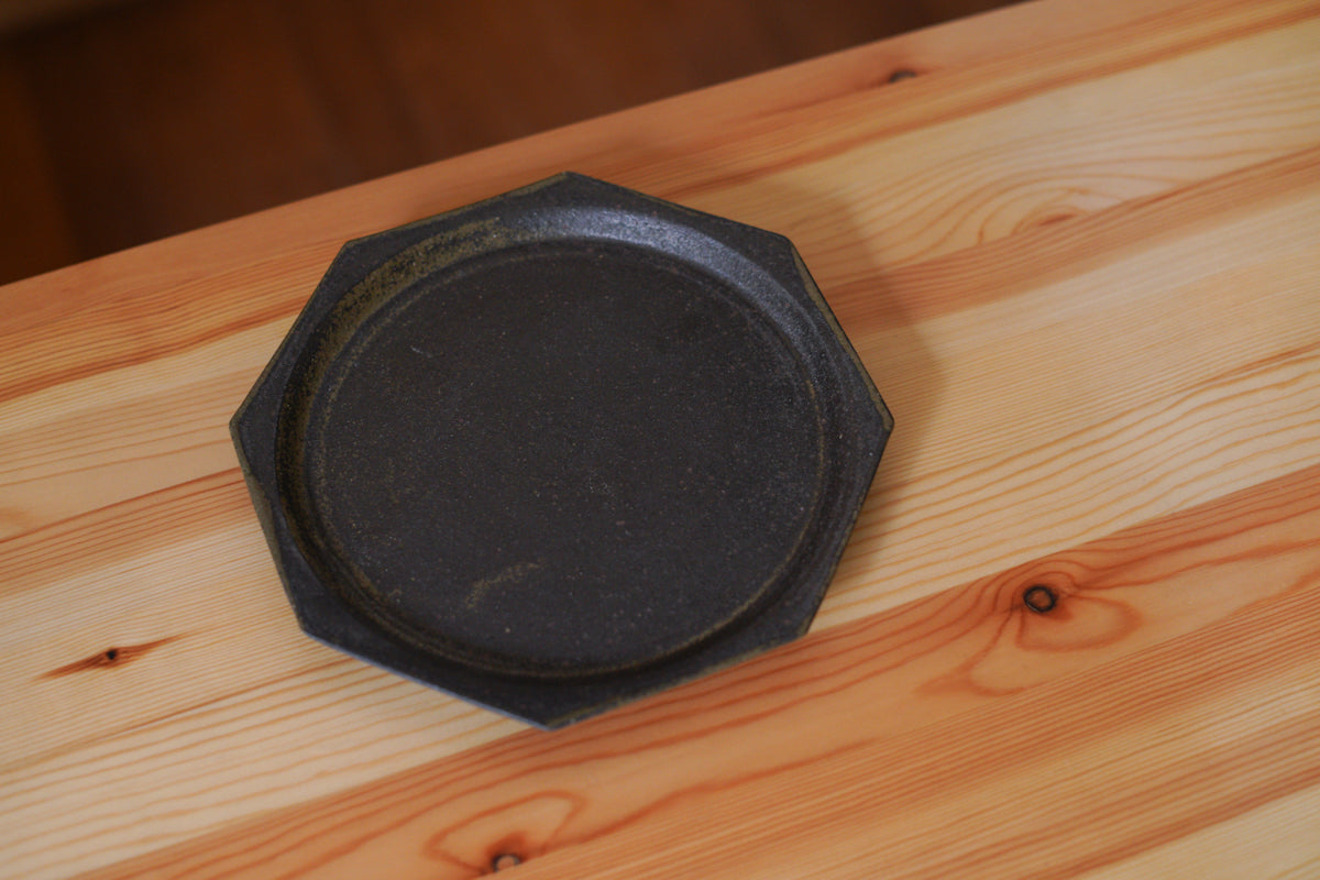 寺田昭洋 | 八角皿 / 7寸 / 黒