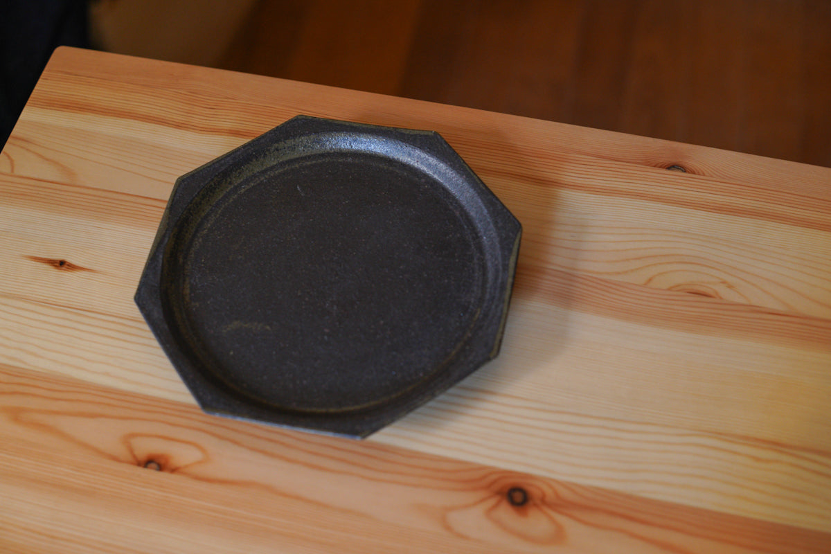 寺田昭洋 | 八角皿 / 7寸 / 黒