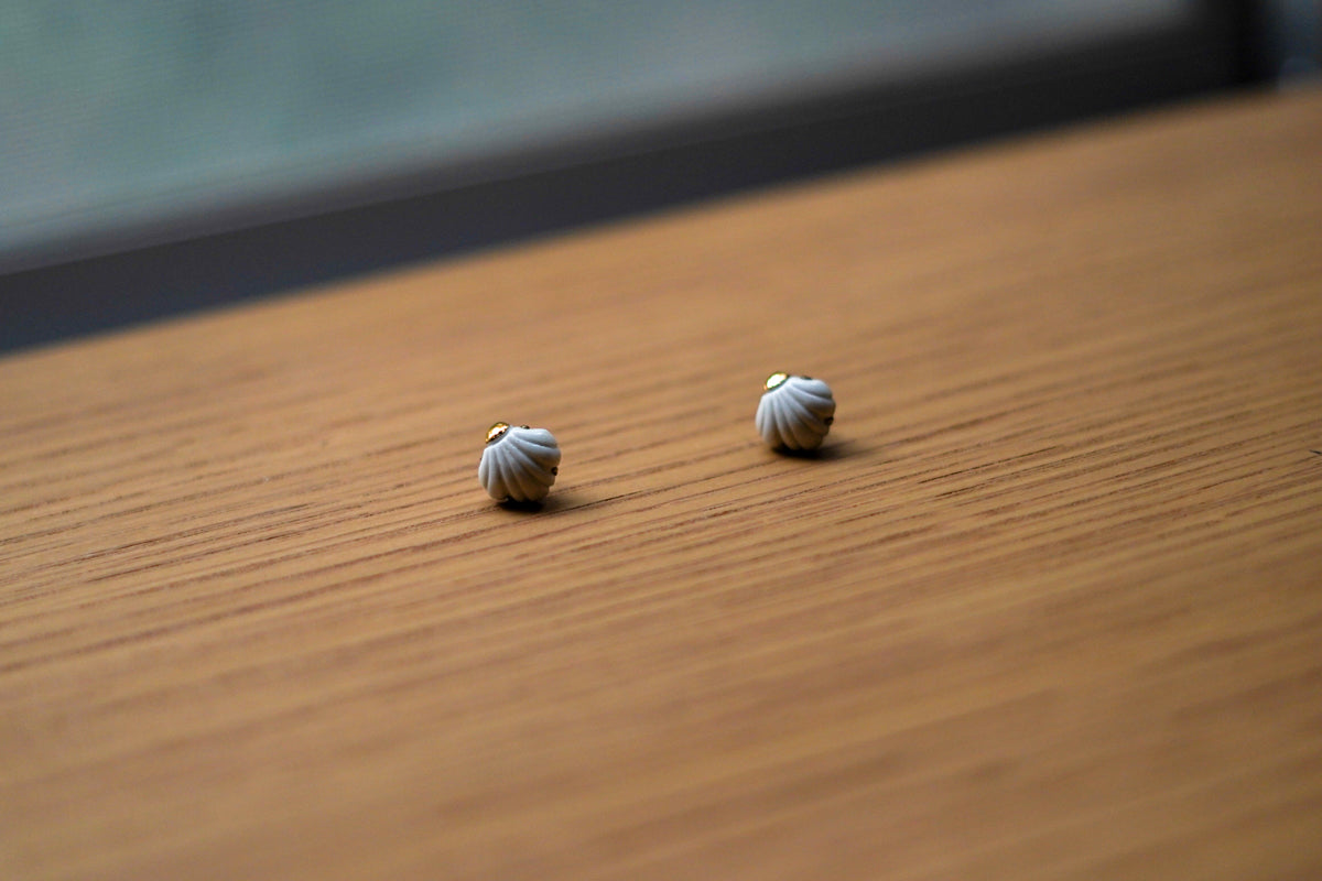 森本浩司 | 金彩貝殻ピアス
