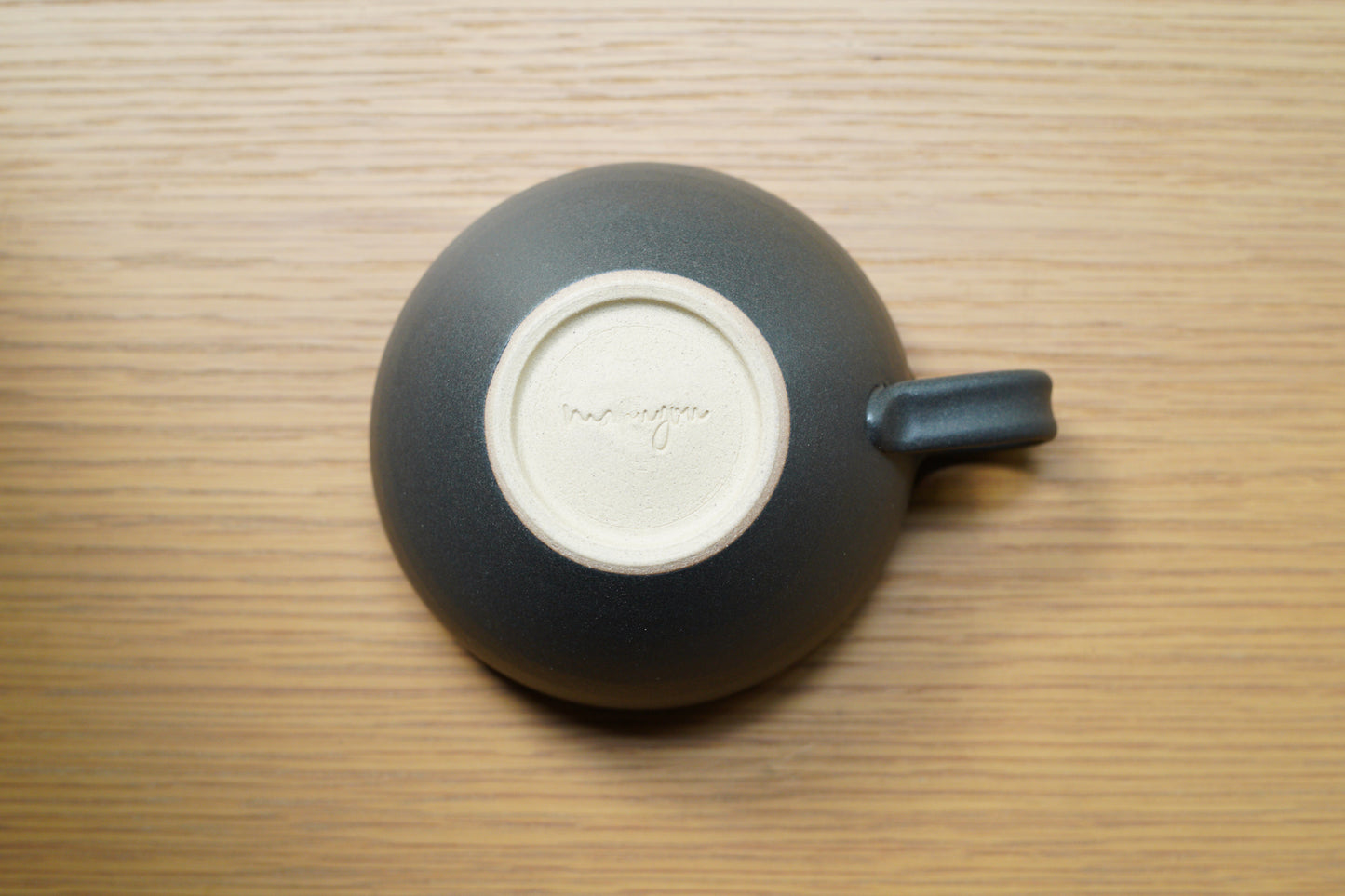 陶房マルヨウ | たっぷり入るスープカップ / 黒