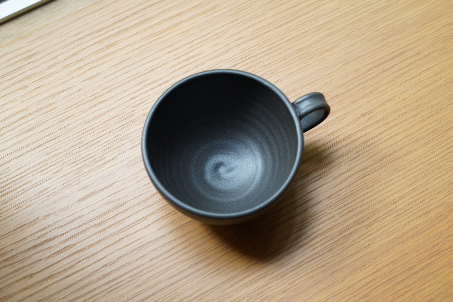 陶房マルヨウ | たっぷり入るスープカップ / 黒