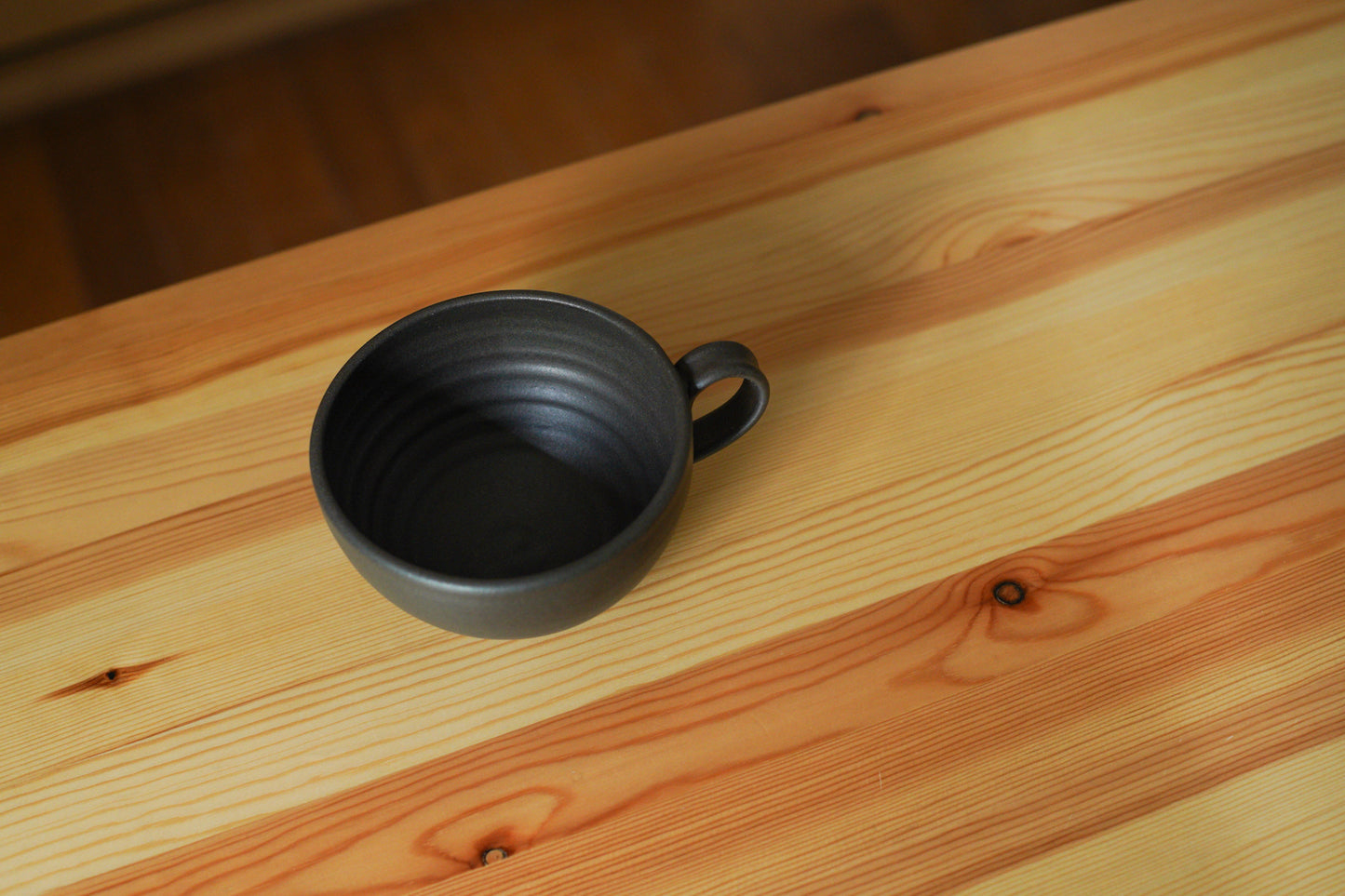 陶房マルヨウ | たっぷり入るスープカップ / 黒