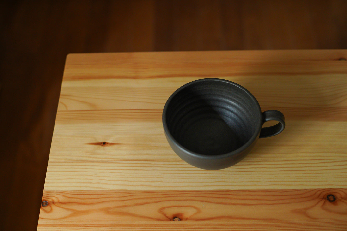 陶房マルヨウ | たっぷり入るスープカップ / 黒