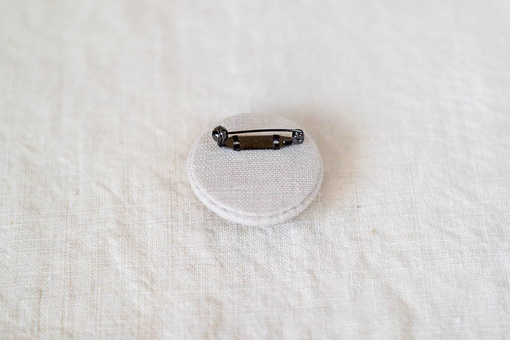 菅間岬 - soji | ウール刺繍ブローチ - 真夜中の銀世界