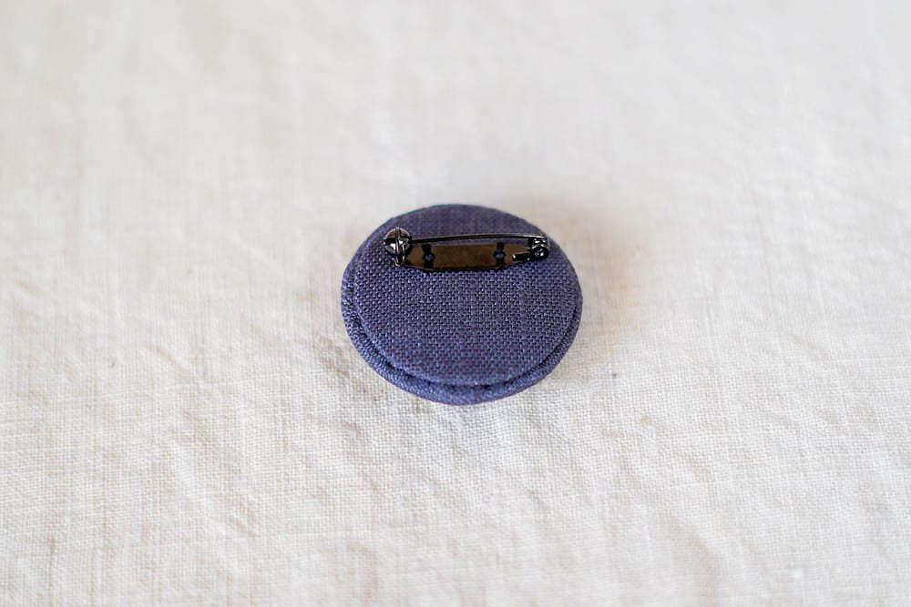 菅間岬 - soji | ウール刺繍ブローチ - 真夜中の銀世界
