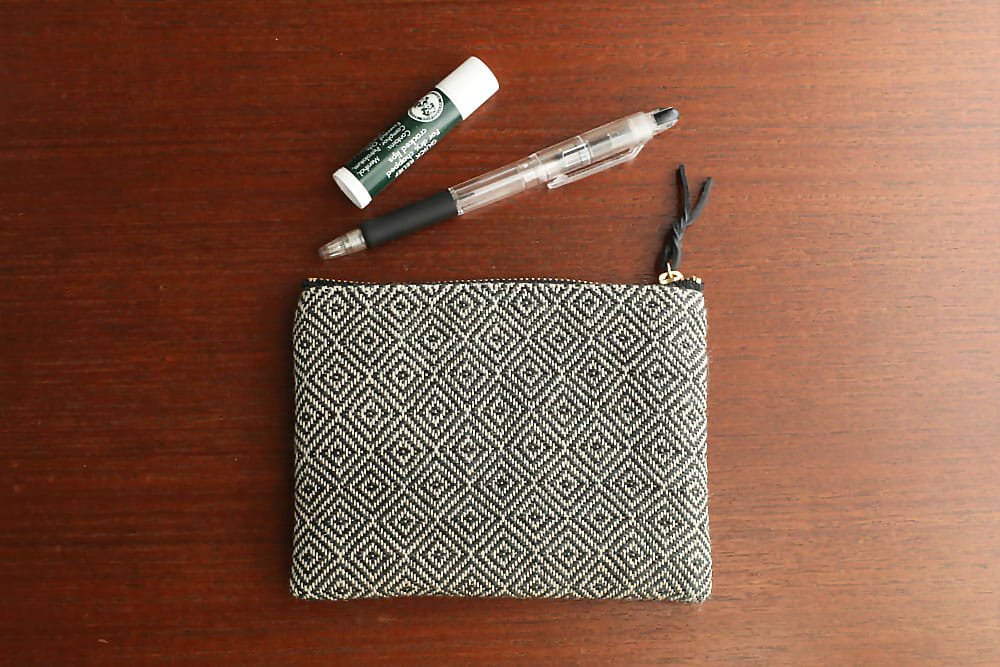 Rocca - 遠藤里枝  |  手織り布のミニポーチ - Black Bird's eye