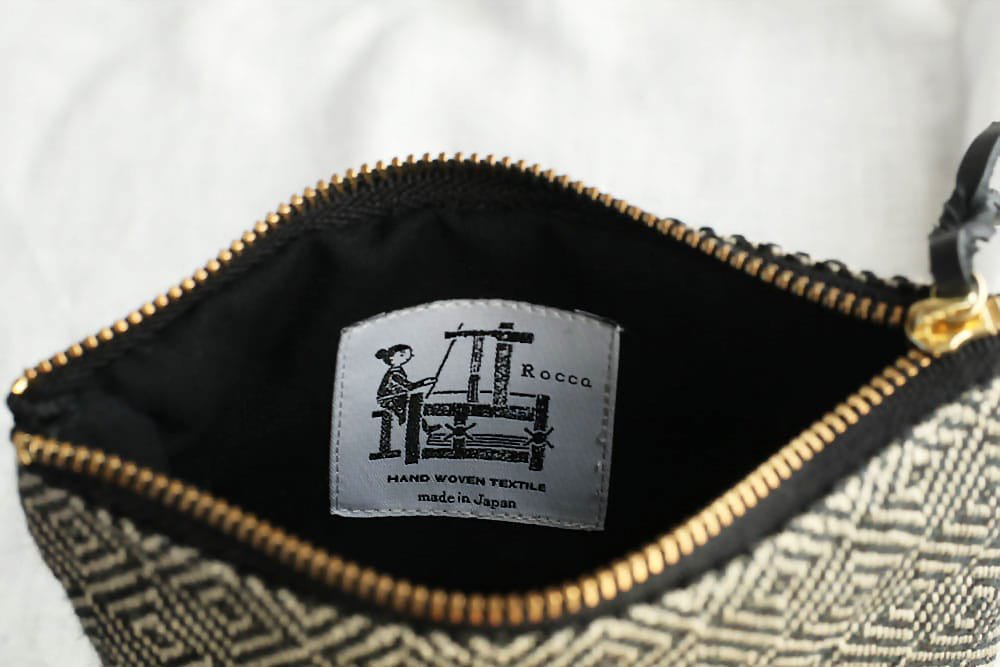 Rocca - 遠藤里枝  |  手織り布のミニポーチ - Black Bird's eye