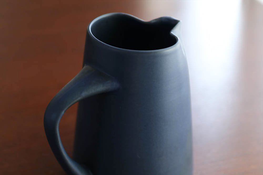 KANEAKI SAKAI POTTERY  |  flat jug - コバルト