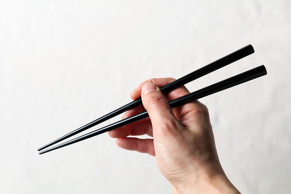 菊池麦彦  |  箸 黒