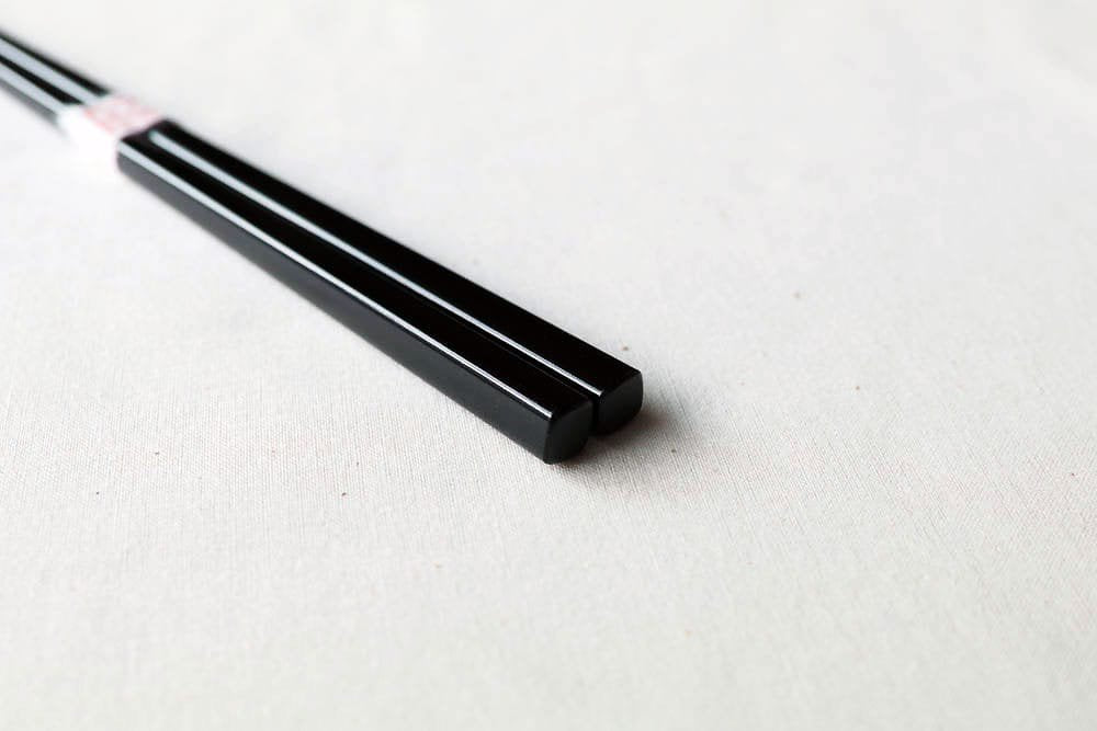 菊池麦彦  |  箸 黒