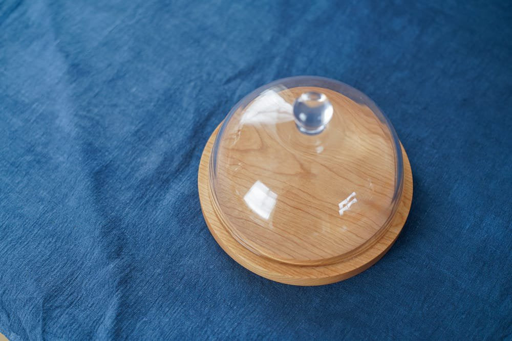 内田洋子  |  glass dome + wood plate