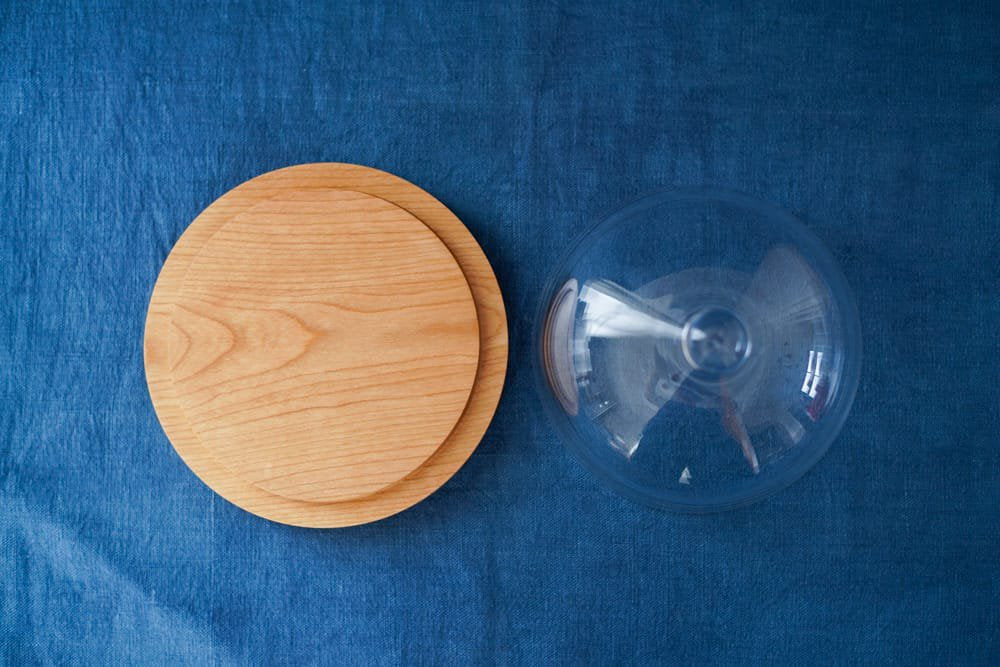 内田洋子  |  glass dome + wood plate